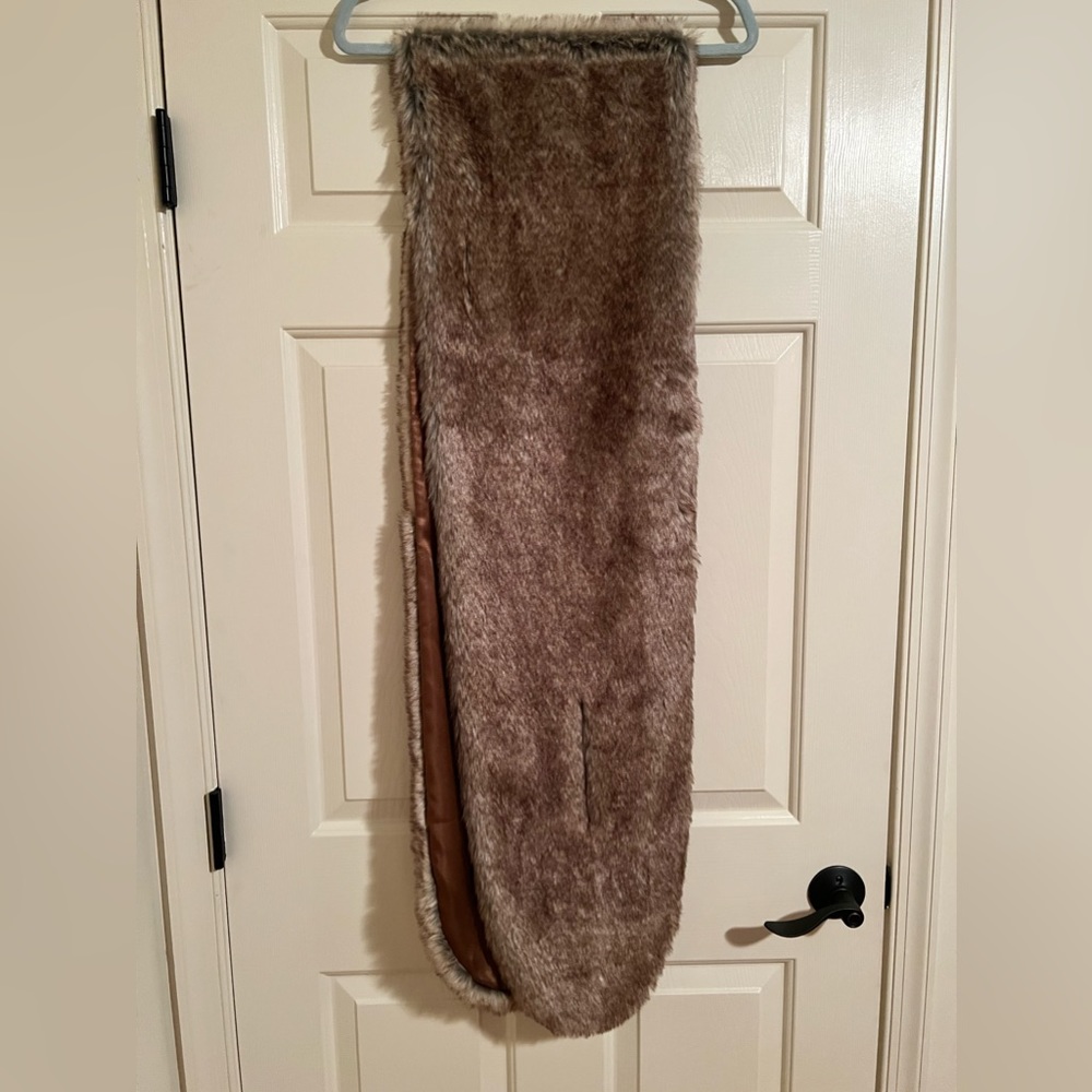 David's Bridal Accessories | Davids Bridal Faux Fur
Brown Pull-Through Shawl